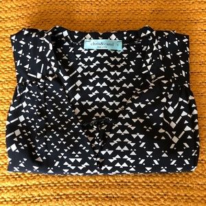 B&W Printed V-Neck w/ Mini Collar